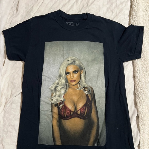Kylie Jenner shop shirt - Picture 2 of 3